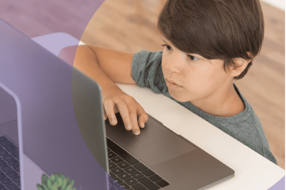 Como a necessidade da educação move o desenvolvimento tecnológico?